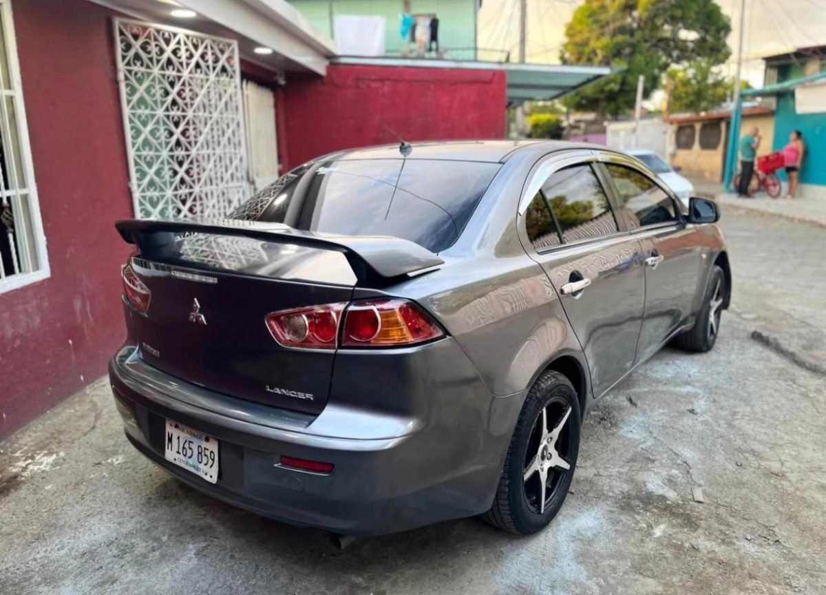 Mitsubishi Lancer año 2009 - foto 4