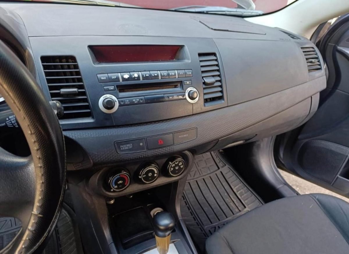 Mitsubishi Lancer año 2009 - foto 8