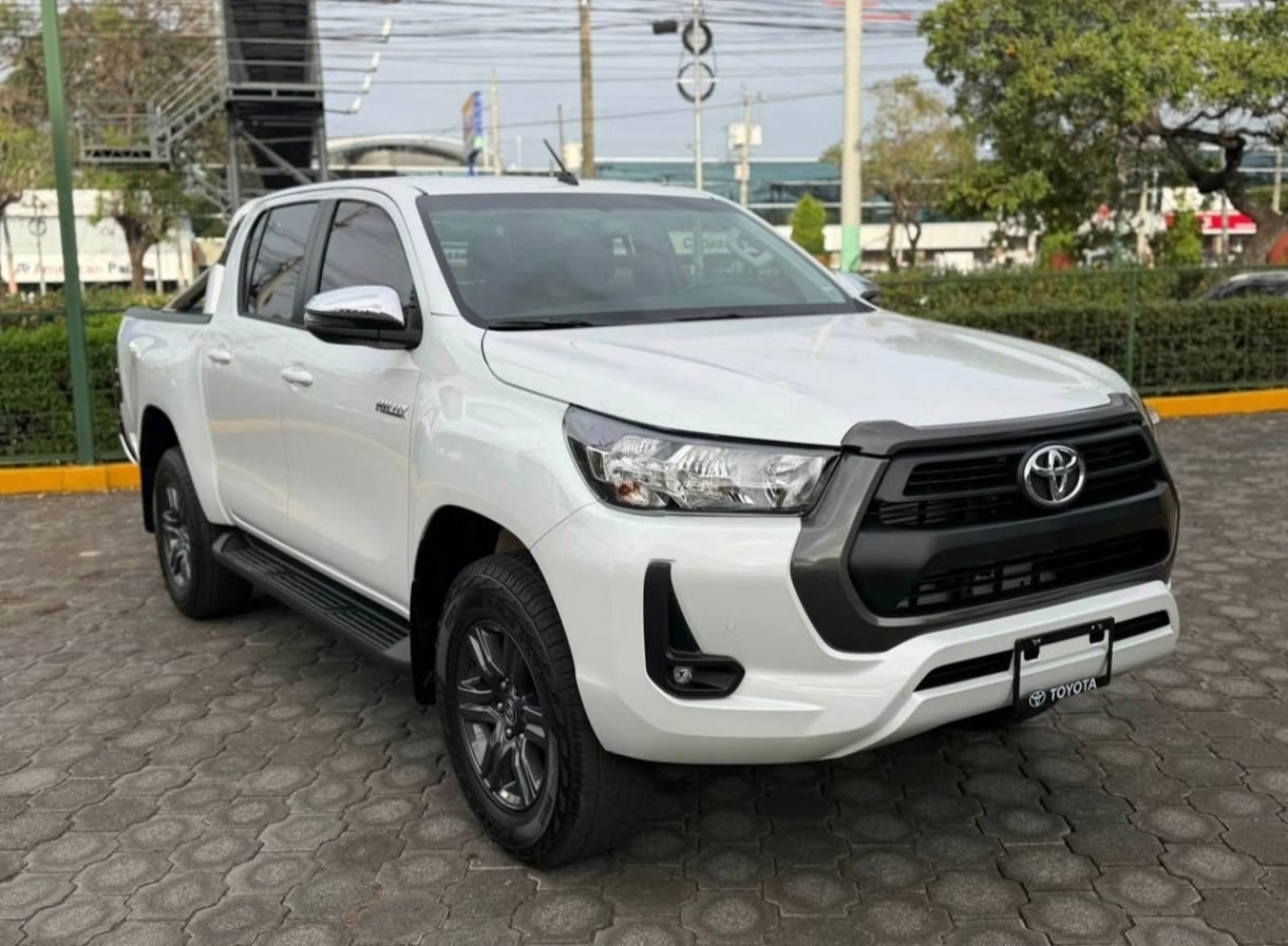 TOYOTA HILUX 2027 - foto 2