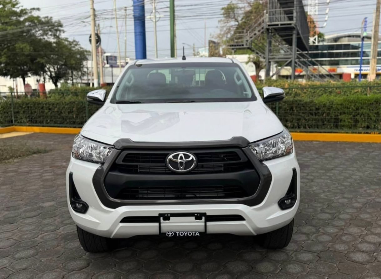 TOYOTA HILUX 2027 - foto 4