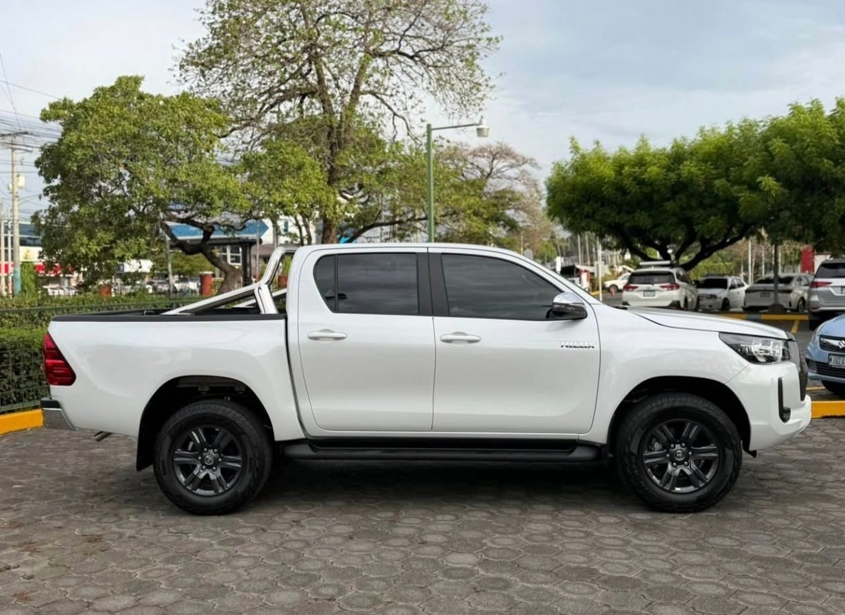 TOYOTA HILUX 2027 - foto 5