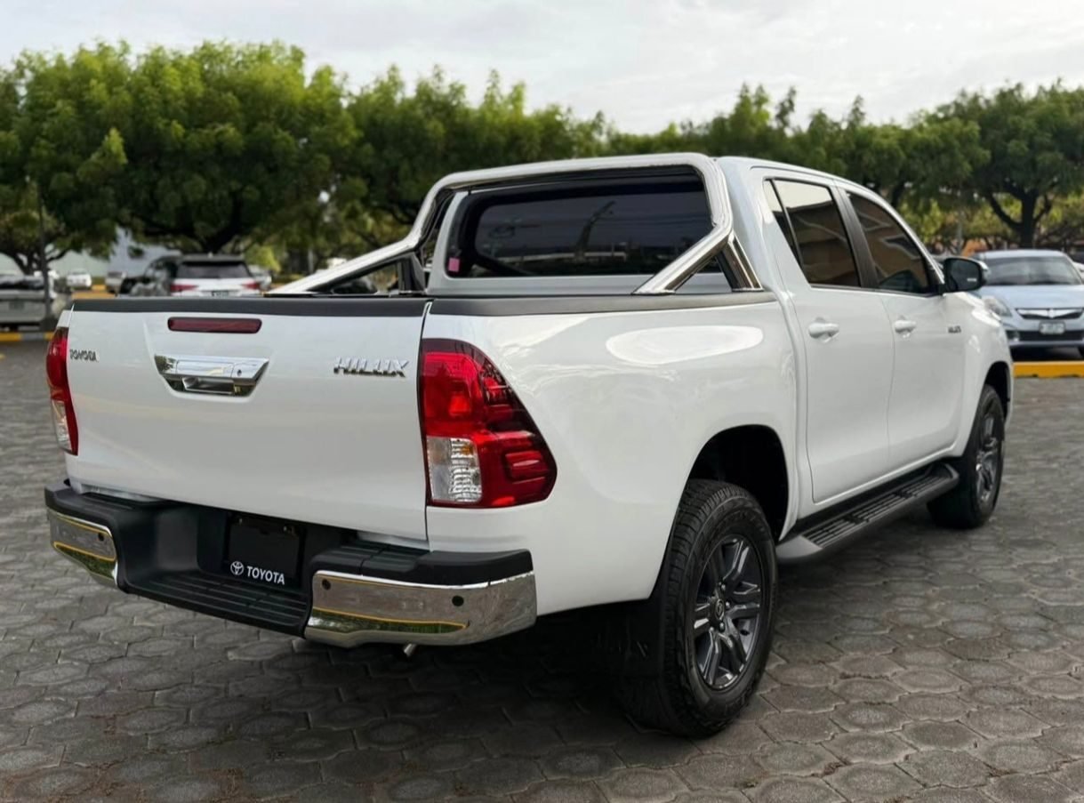 TOYOTA HILUX 2027 - foto 6
