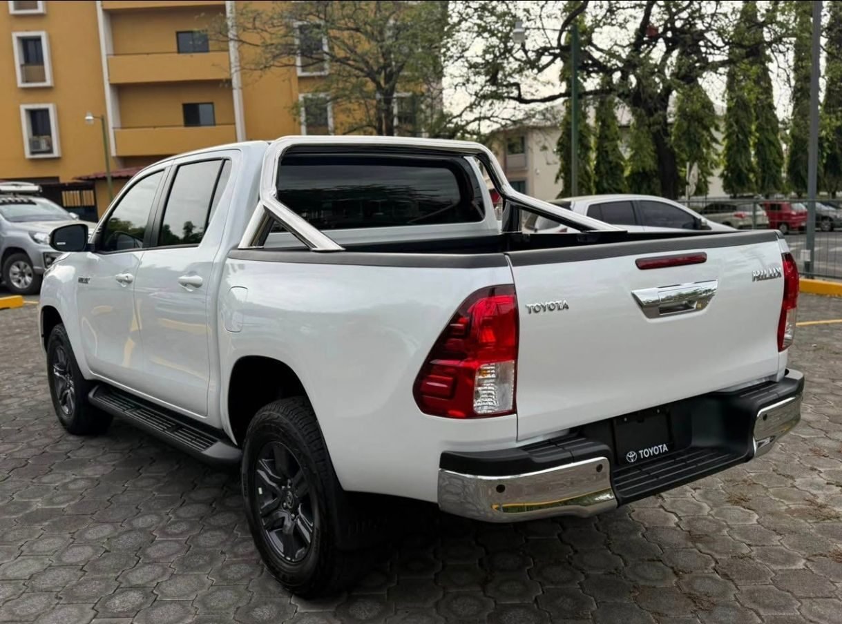 TOYOTA HILUX 2027 - foto 7