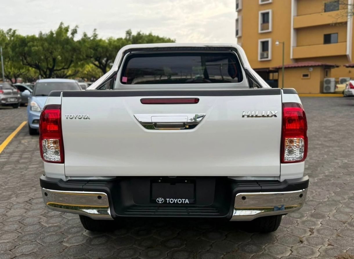 TOYOTA HILUX 2027 - foto 9