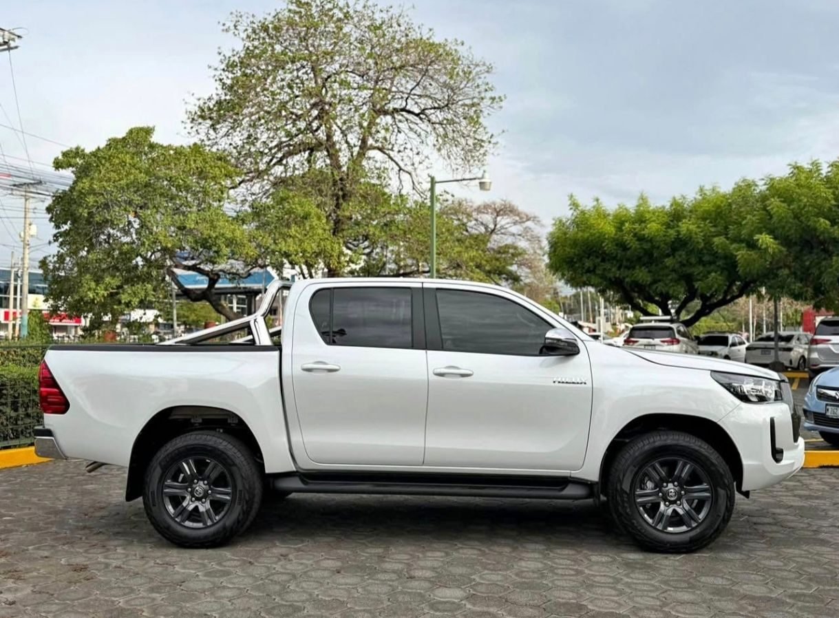 TOYOTA HILUX 2027 - foto 10