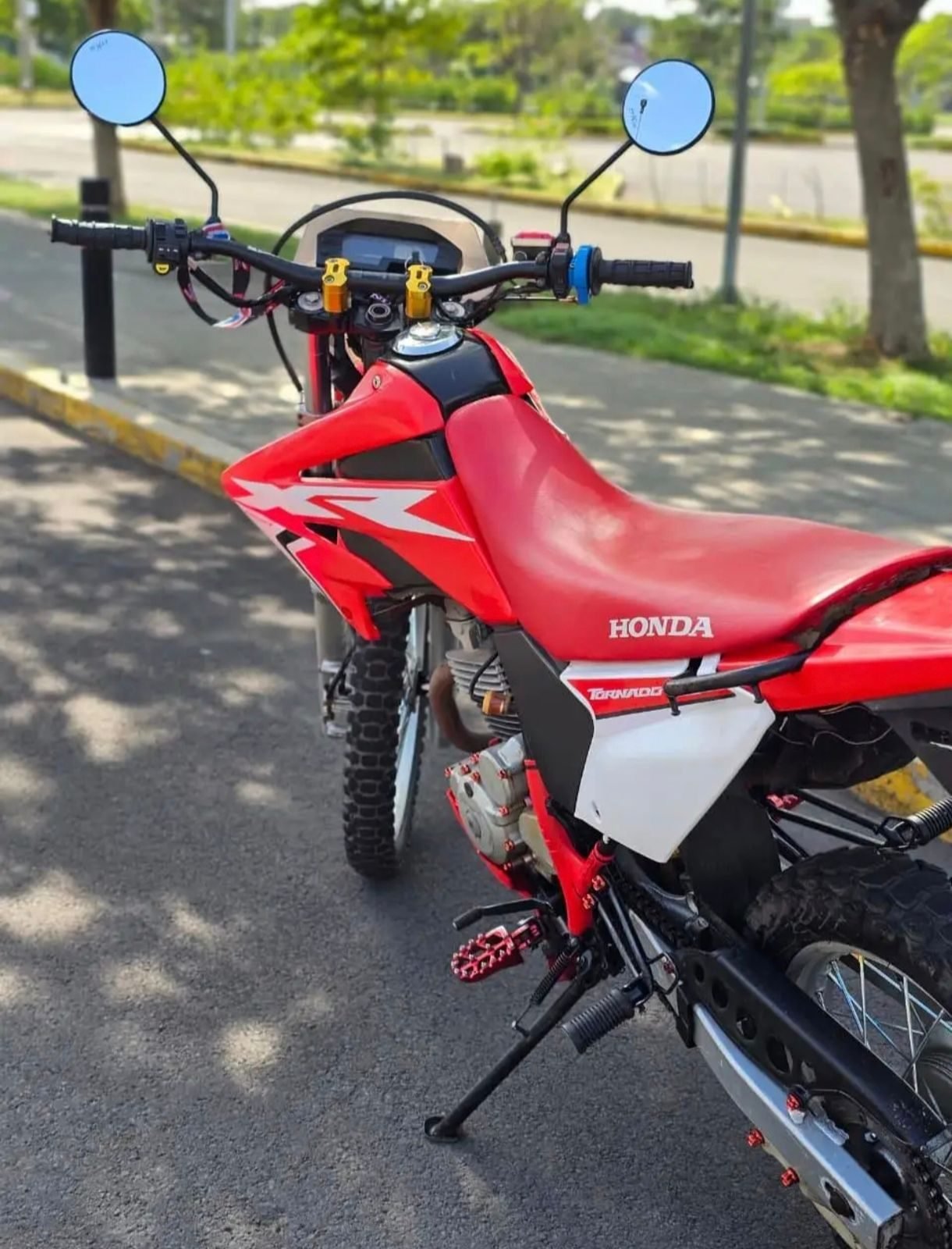 Honda  Tornado XR250 2022 - foto 3