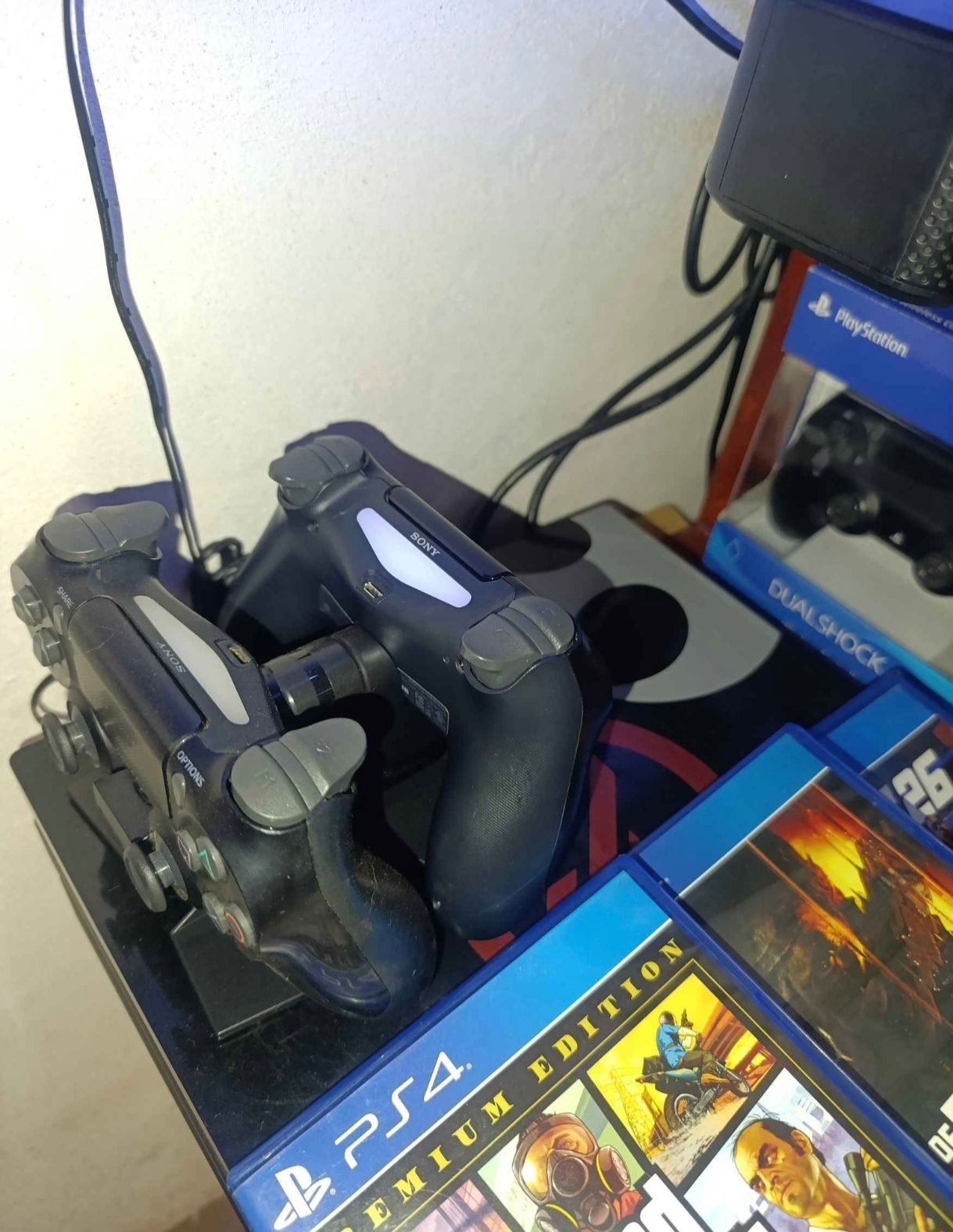 PlayStation 4 en buen estado - foto 2
