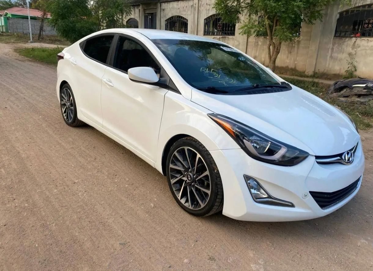 Vendo Hyundai Elantra año 2016 - foto 2