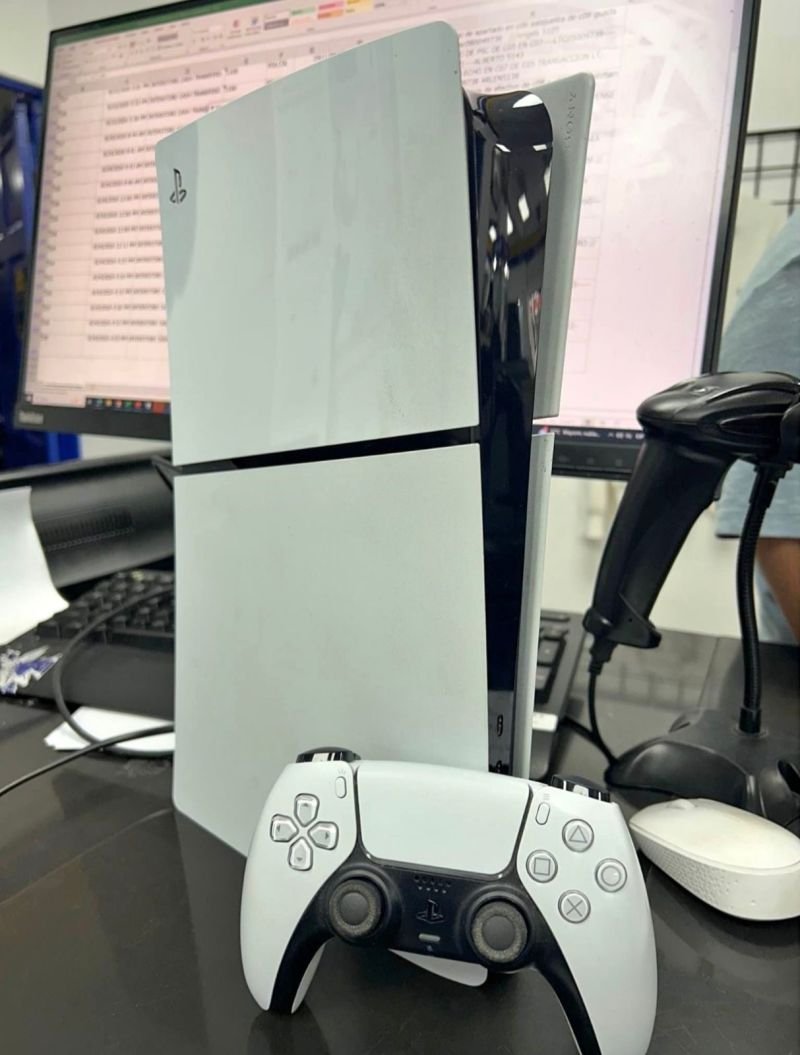 VENDO PS5 SLIM 1TERA CON FACTURA Y GARANTIA SOMOS TIENDA FISICA 61318397 ESCRIBAME ✅ en San José, Costa Rica