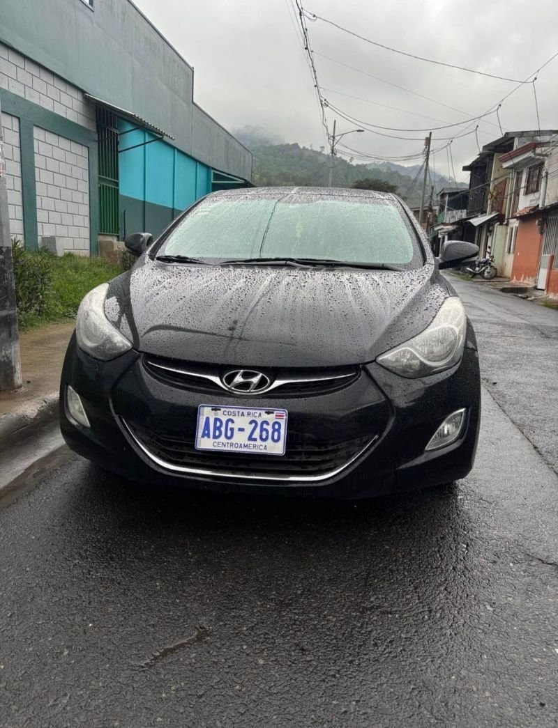Vendo o cambio avante 2012, por carro mas viejito o moto alto CC más vuelto a mi favor